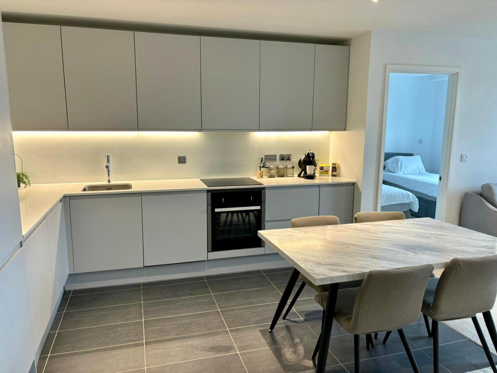 Apartment Entire Luxury City Centre With Pool & Jacuzzi