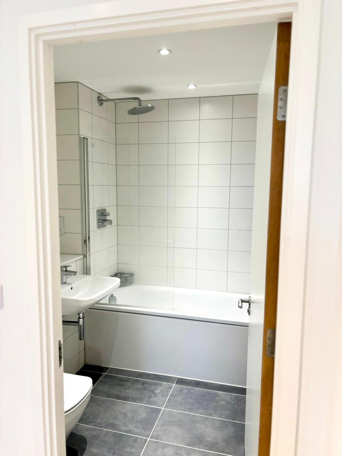 Apartment Entire Luxury City Centre With Pool & Jacuzzi *