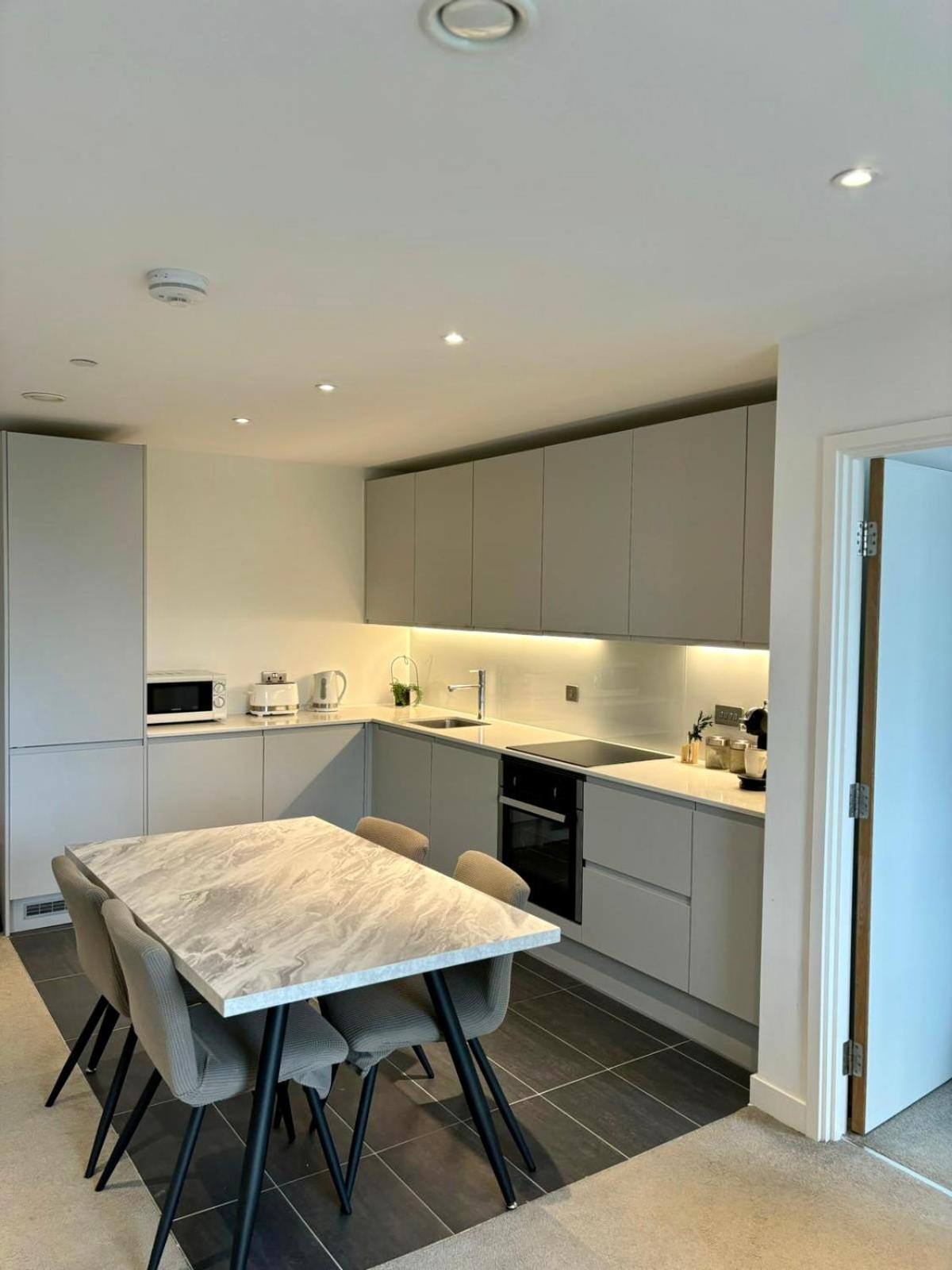 Entire Luxury City Centre With Pool & Jacuzzi *