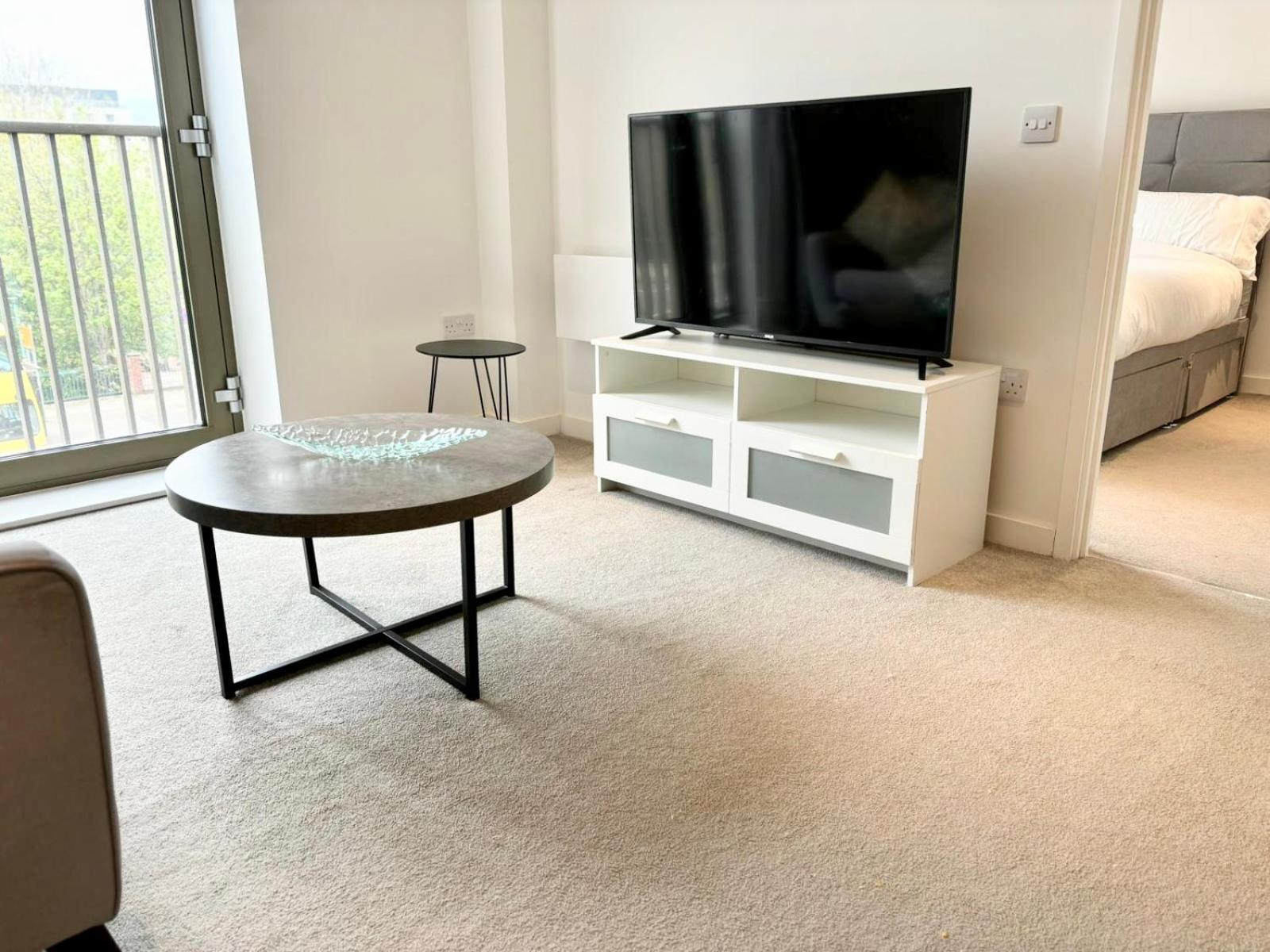 Entire Luxury City Centre With Pool & Jacuzzi Apartment
